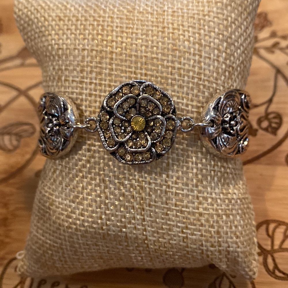 NWOT Button Bracelet - Picture 7 of 9